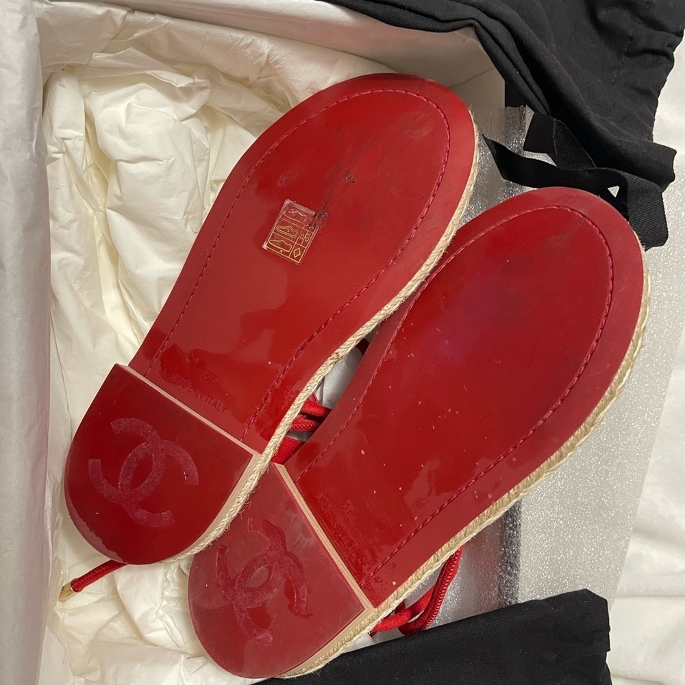 Chanel Greek/Roman sandals vibrant red. Made of lambskin leather - Picture 3 of 5